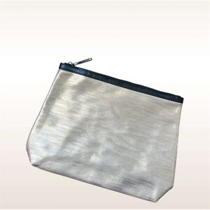 💄LANCOME: Women’s gold zipper makeup pouch, NWOT.